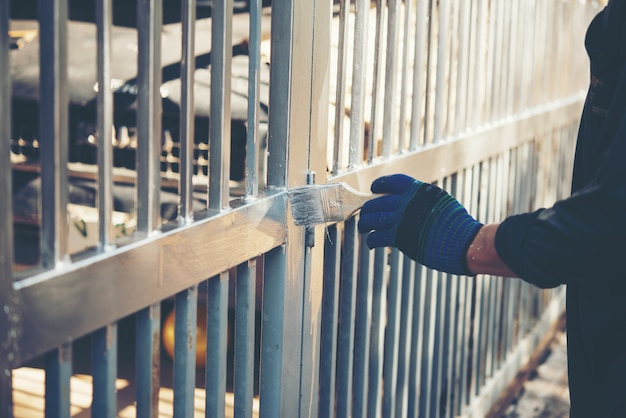 How to prepare your metal railings for repainting