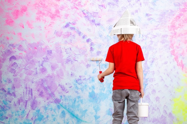 Creating feature walls with spray painting techniques