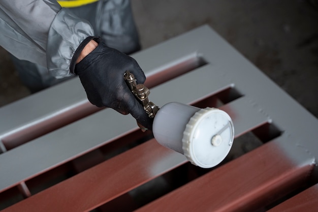 Spray painting metal surfaces: dos and don’ts