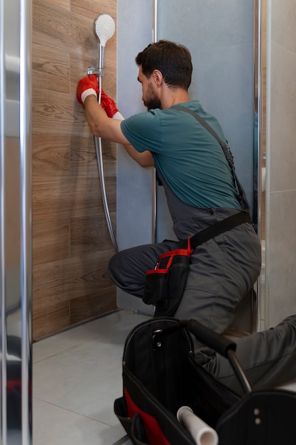 When to call a handyman for bathroom maintenance