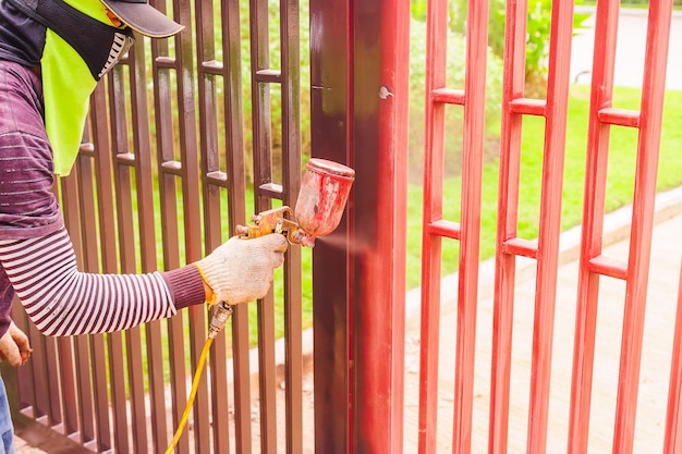 How airless spray painting ensures uniform paint coverage